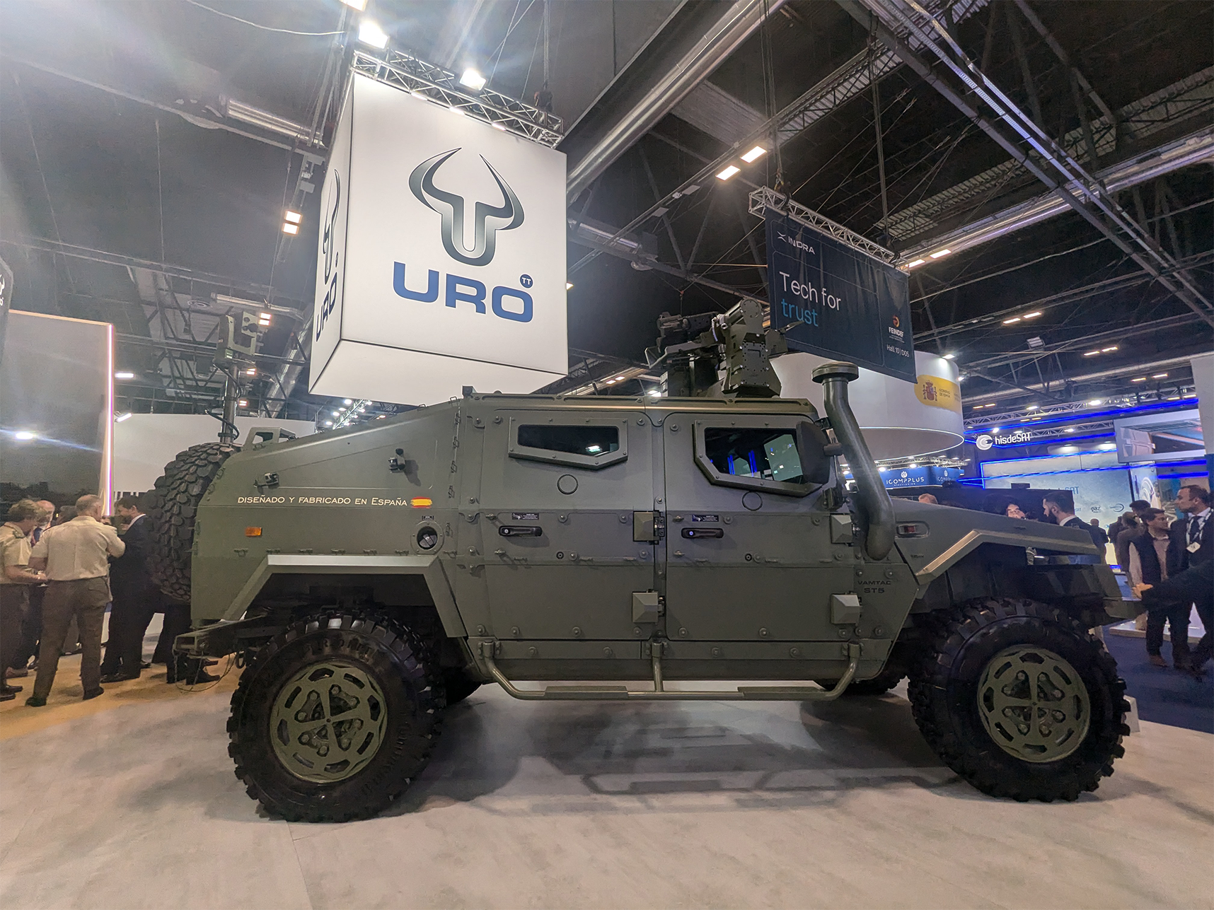 Vehículo militar, símbolo de la Industria del Control Migratorio